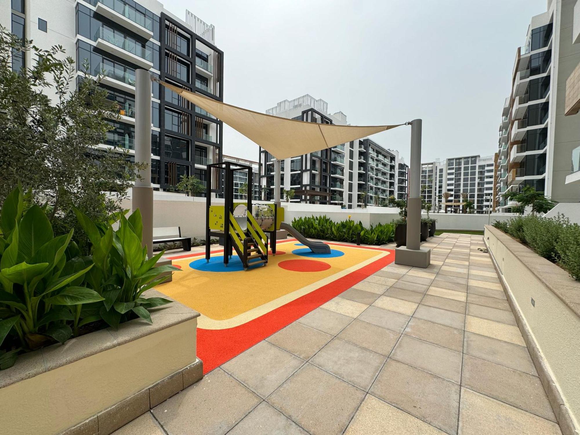 Ashri Hh, In Riviera Apartment